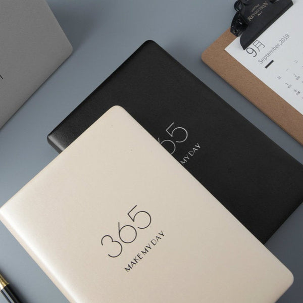 A5 Year 2020 Daily Planner (400 Pages)